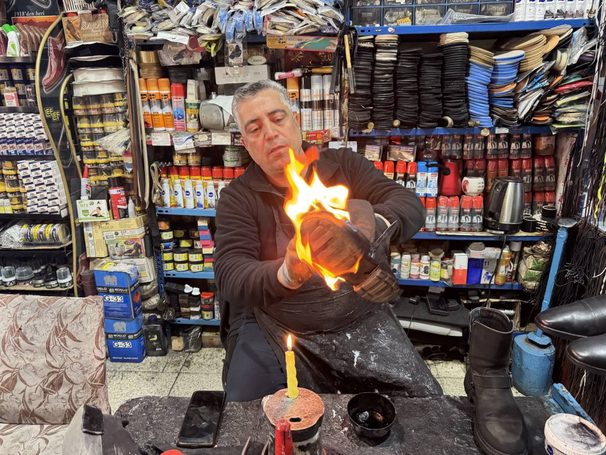 Ağrı’da 35 Yıllık Ayakkabı Ustası Kış Öncesi İş Başında