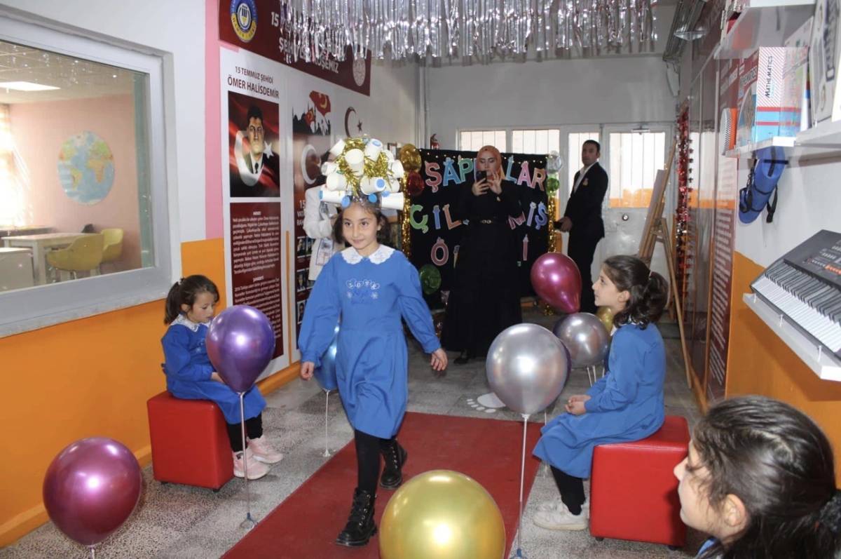 Hamur’da Öğrenciler Hayal Gücünü Şapkalarla Yarıştırdı