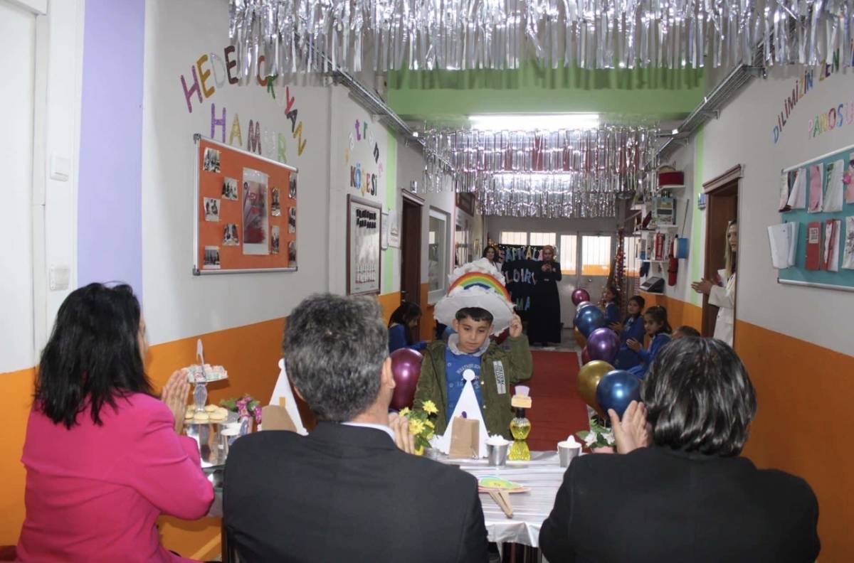 Hamur’da Öğrenciler Hayal Gücünü Şapkalarla Yarıştırdı