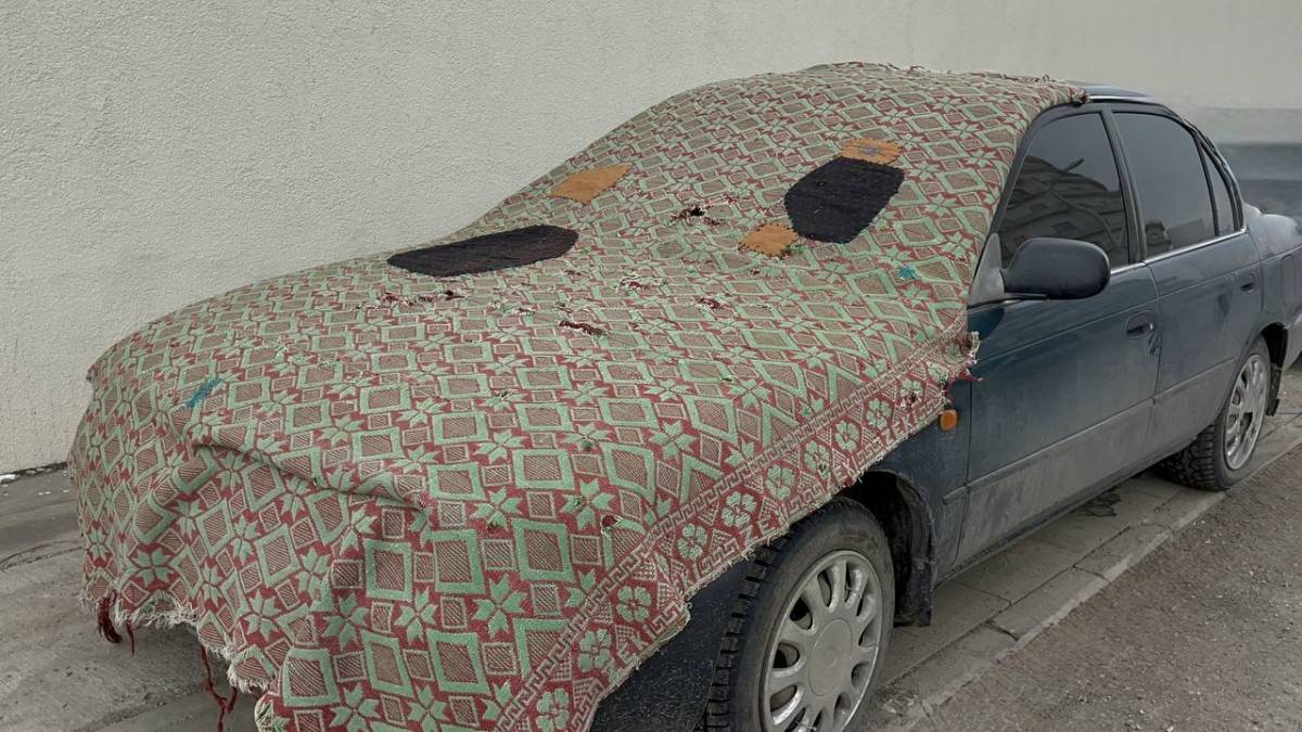 Ağrı’da Soğuklar Kendini Hissettirdi, Araçlar Battaniyeyle Isınıyor