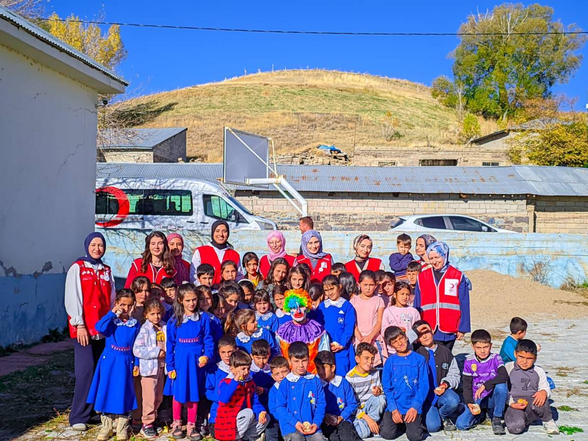 Ağrı Köy Okulunda Kızılay Coşkusu