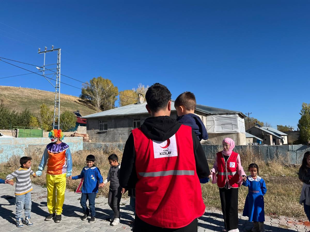 Ağrı Köy Okulunda Kızılay Coşkusu