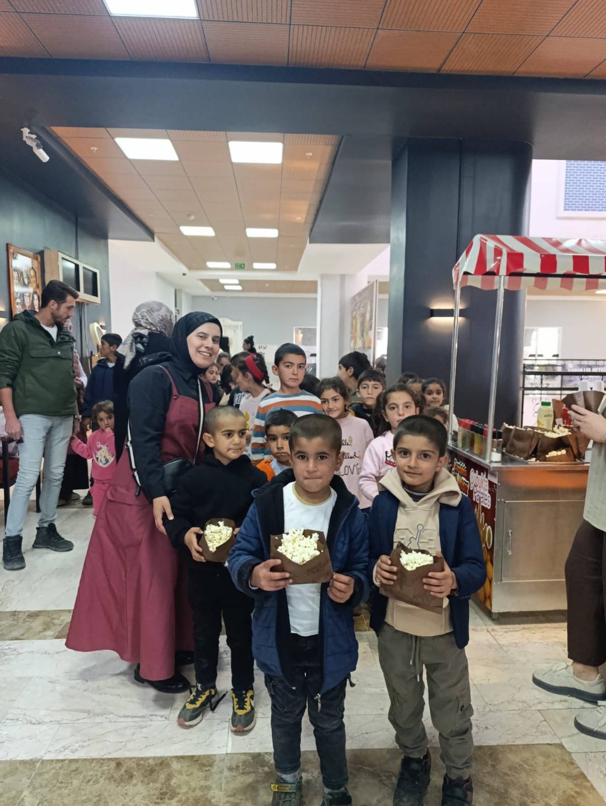 Diyadin’in Köy Öğrencileri İlk Kez Sinema Heyecanı Yaşadı