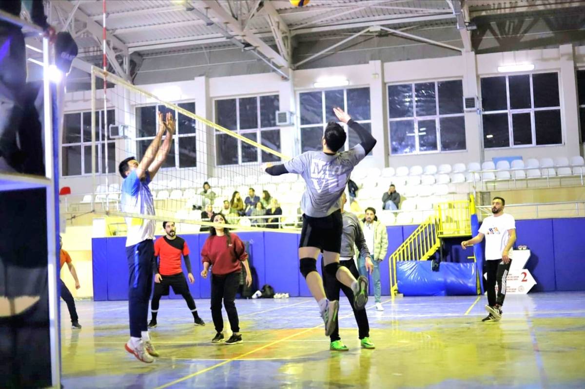 Tutak’ta Öğretmenler Günü Voleybol Turnuvası Başladı