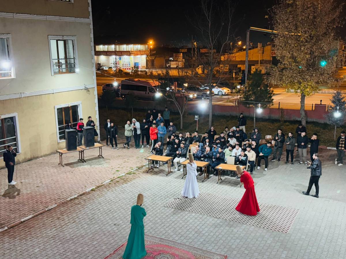 Ağrı’daki Öğrencilere İlahi ve Semazenlerle Moral Desteği