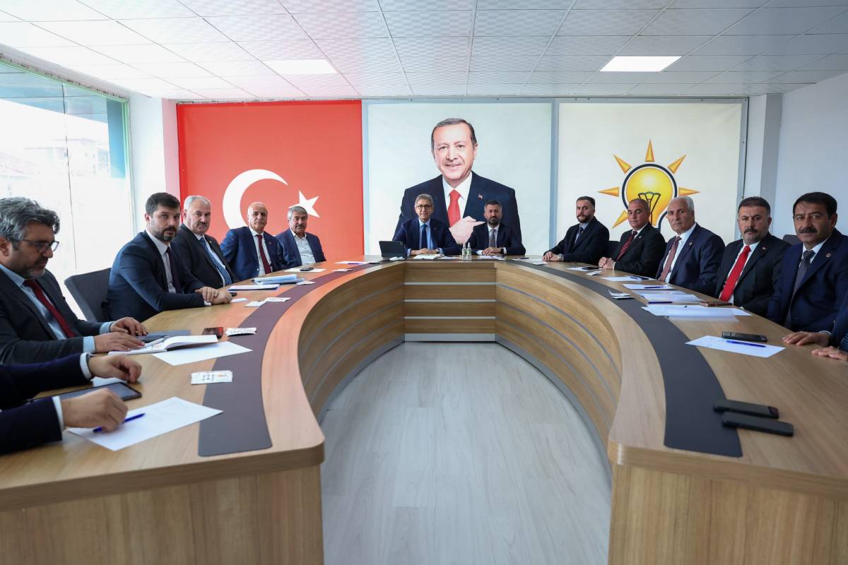 AK Parti Genel Başkan Yardımcısı Mustafa Demir Ağrı’da Teşkilat Ziyaretinde Bulundu