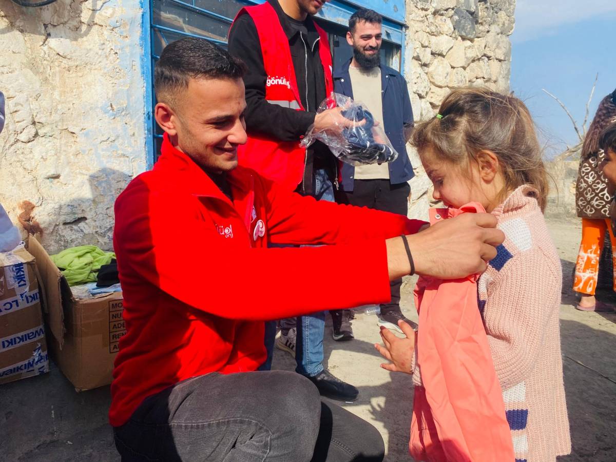 Kızılay Doğubayazıt’tan Giyim Yardımı