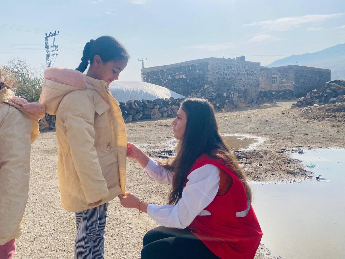 Kızılay Doğubayazıt’tan Giyim Yardımı