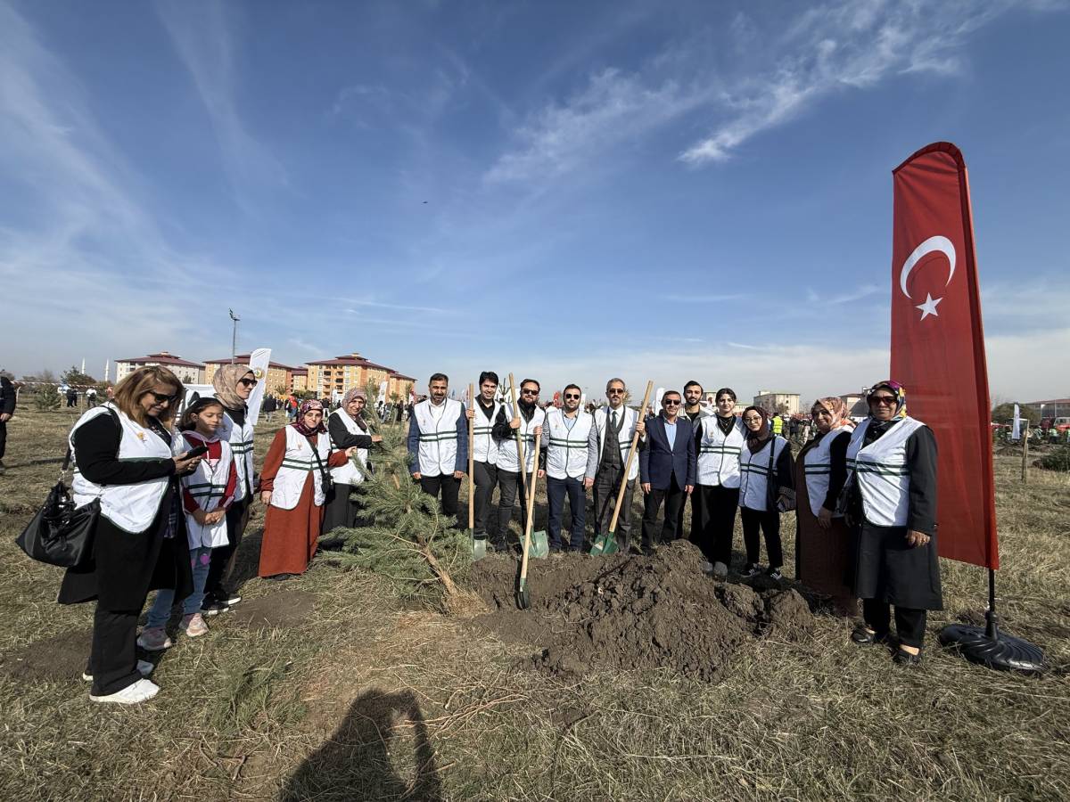 11 Kasım Milli Ağaçlandırma Günü’nde Ağrı Yeşile Büründü