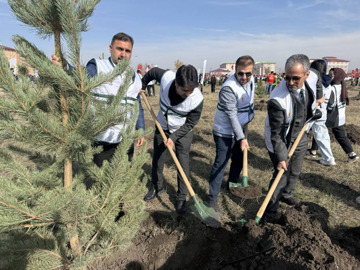 11 Kasım Milli Ağaçlandırma Günü’nde Ağrı Yeşile Büründü