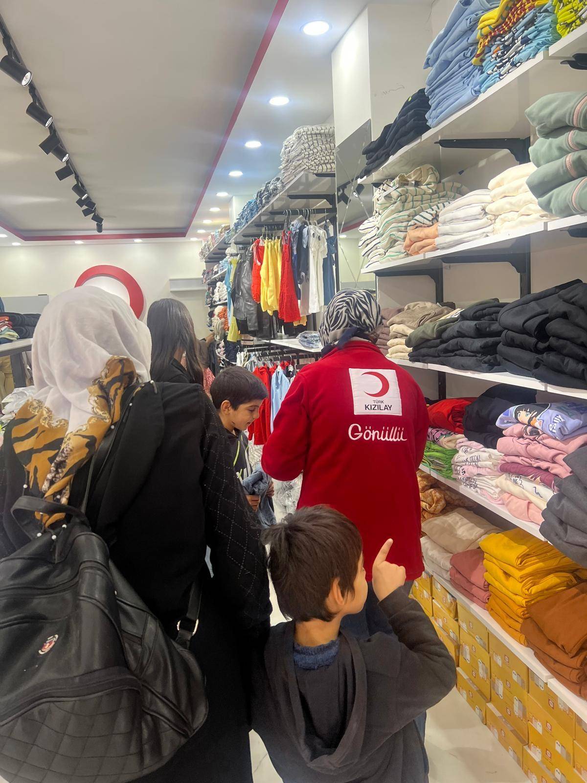 Doğubayazıt Kızılay Butiği’nden İyilik Dolu Destek