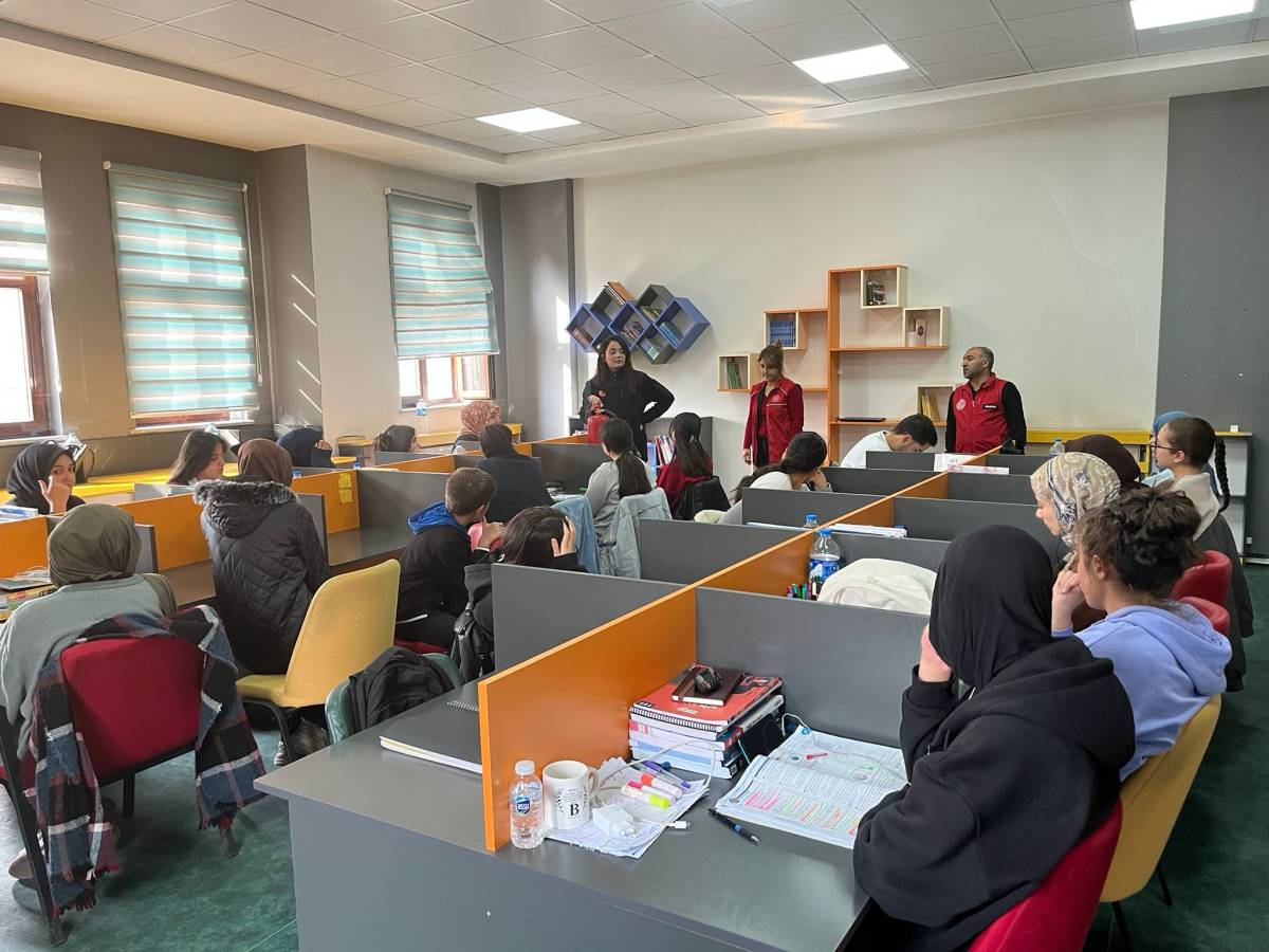 Ağrı’da Gençler Afetlere Karşı Bilinçleniyor