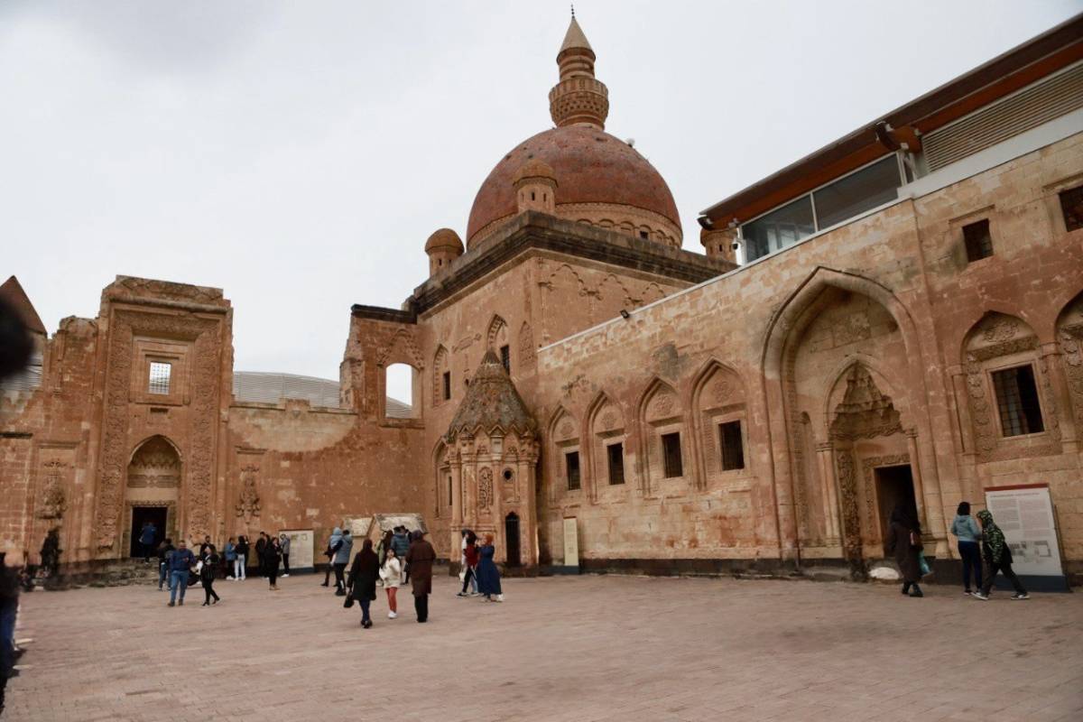 Ağrı İshak Paşa Sarayı Ara Tatilin Sonunda Dolup Taştı