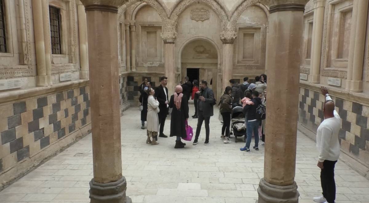 Ağrı İshak Paşa Sarayı Ara Tatilin Sonunda Dolup Taştı