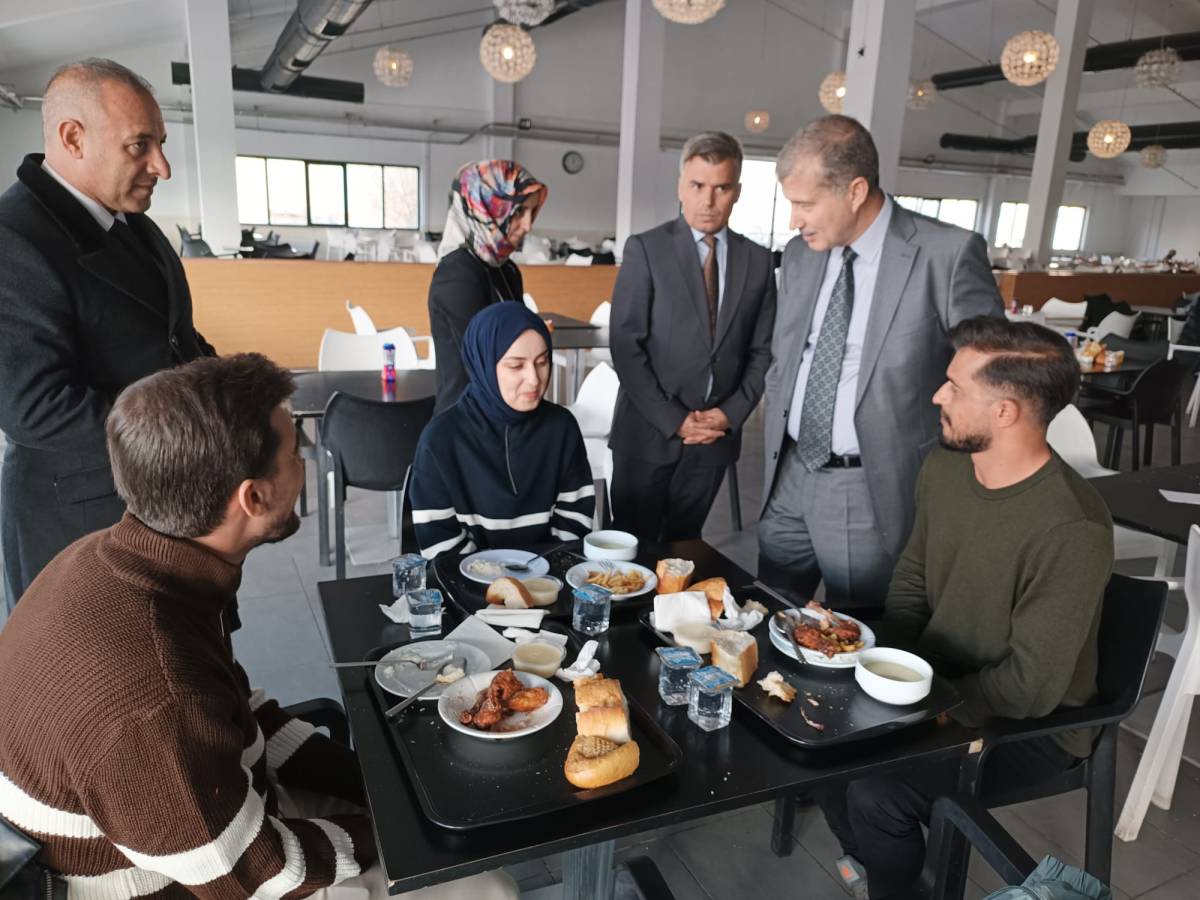 AİÇÜ’de Geleneksel Öğrenci Yemeği Programı Düzenlendi