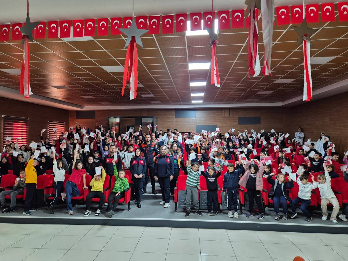 Ağrı 112 Ekibi Okullarda Bilgilendirme Çalışmalarını Sürdürüyor