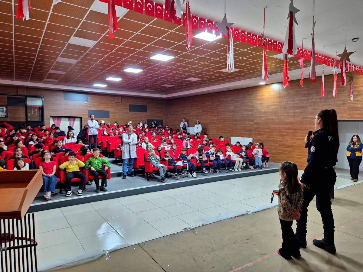 Ağrı 112 Ekibi Okullarda Bilgilendirme Çalışmalarını Sürdürüyor