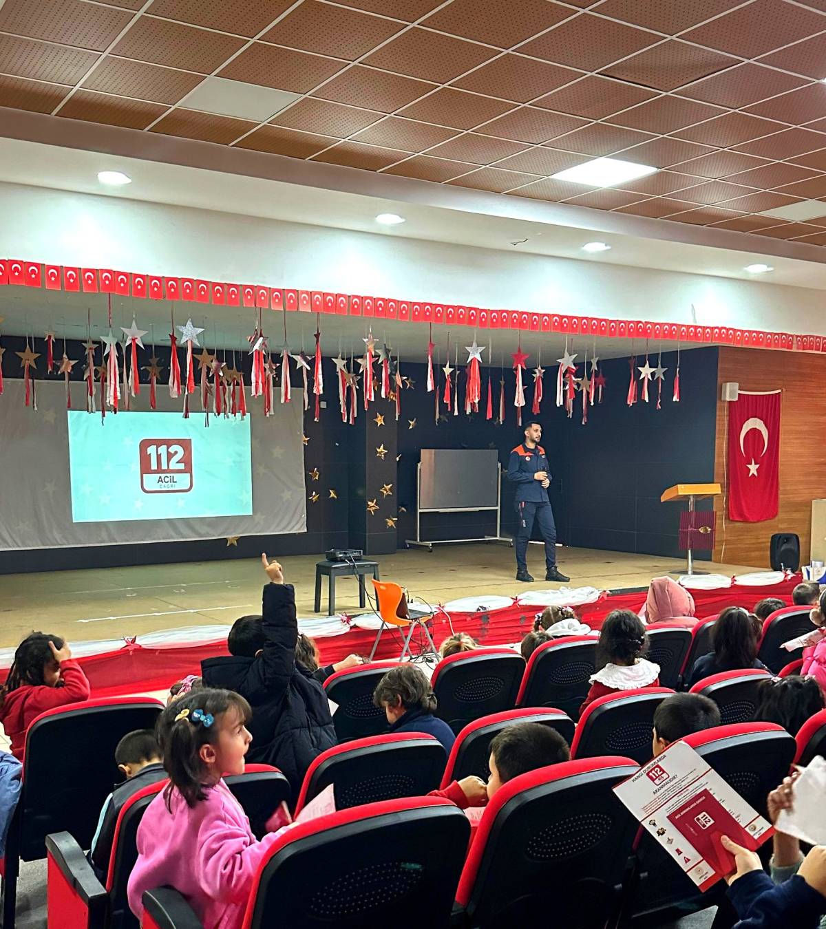 Ağrı 112 Ekibi Okullarda Bilgilendirme Çalışmalarını Sürdürüyor