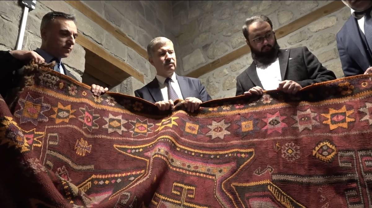 Ağrı’da Asırlık Halılar Gün Yüzüne Çıktı