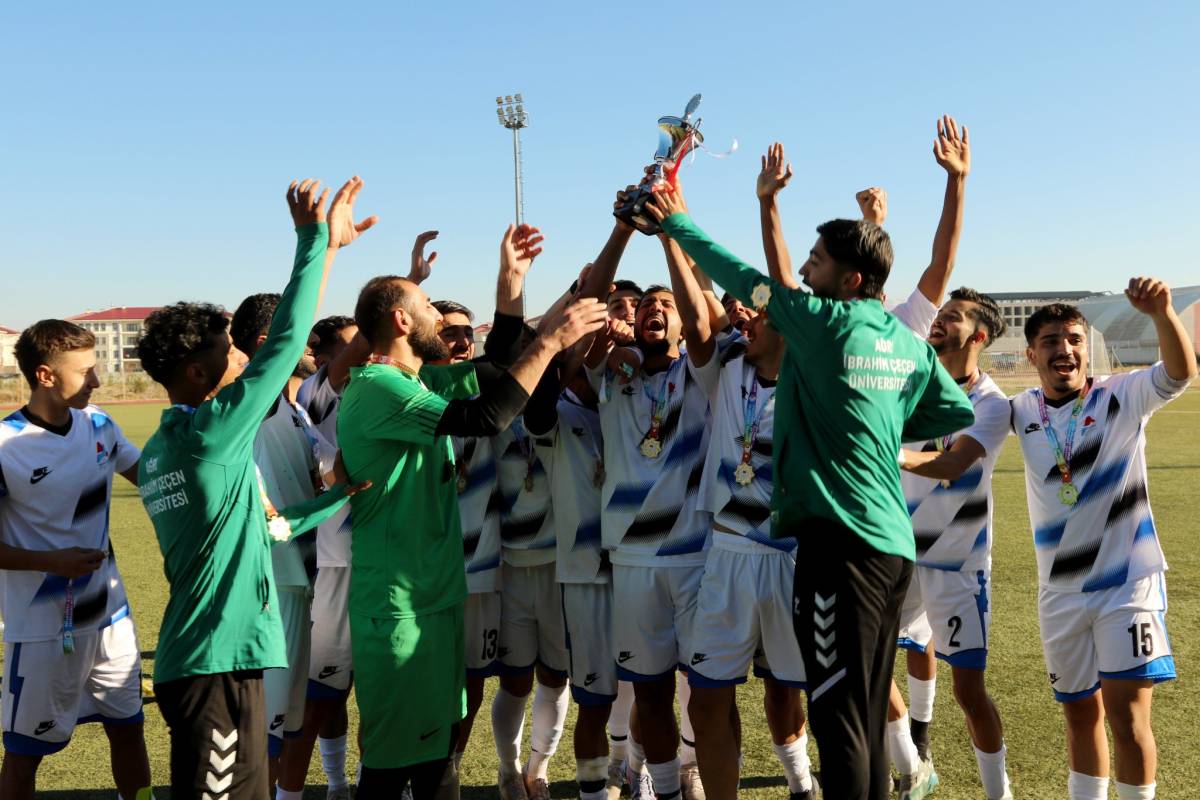 AİÇÜ Erkek Futbol Takımı Doğu Anadolu Bölgesi Şampiyonu Oldu