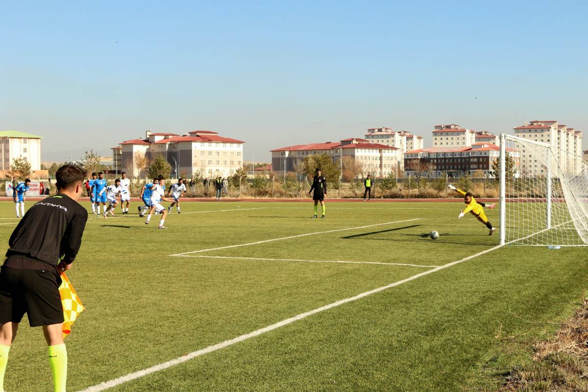AİÇÜ Erkek Futbol Takımı Doğu Anadolu Bölgesi Şampiyonu Oldu