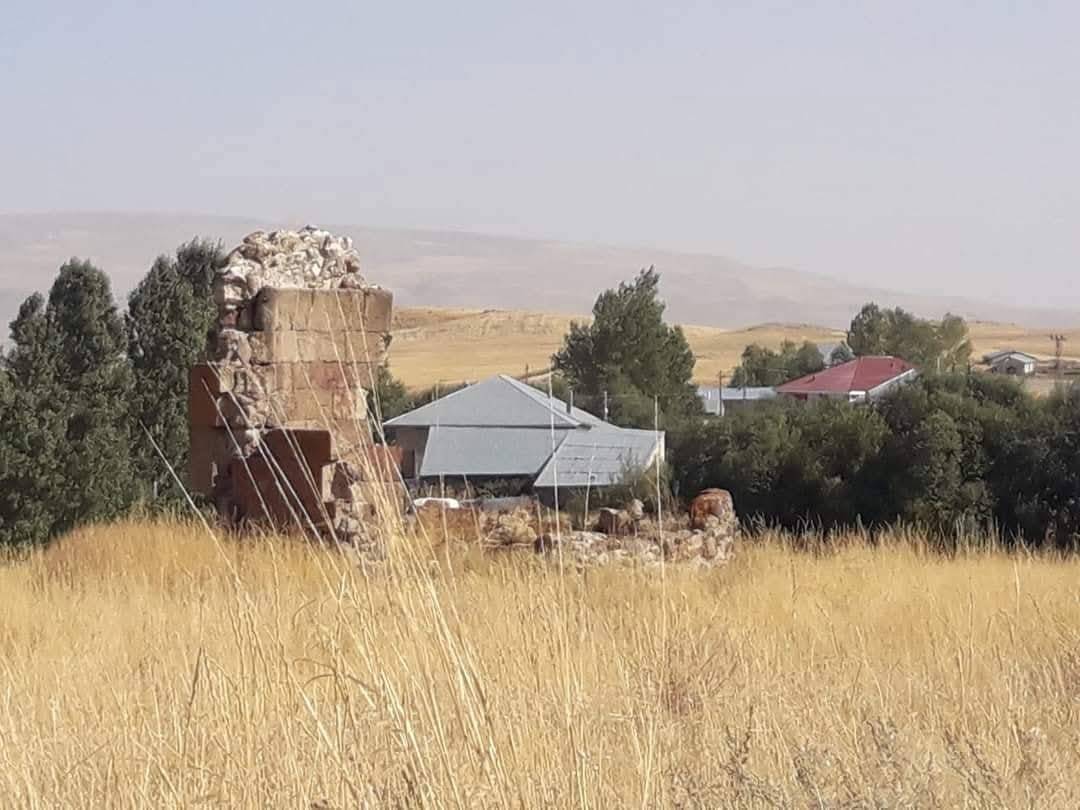 Patnos Köseler Köyündeki Tarihi Kümbet