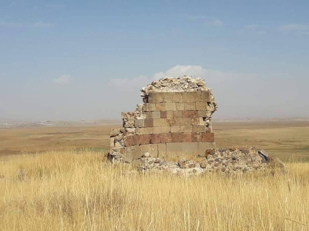 Patnos Köseler Köyündeki Tarihi Kümbet