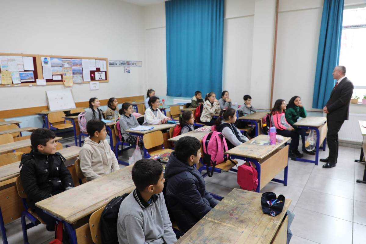 Ağrı İl Müdürü Kökrek: “Eğitimde sürdürülebilir başarının temelinde öğretmen vardır”