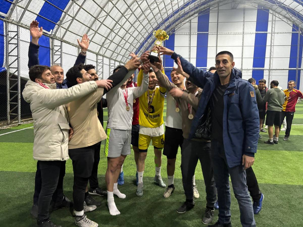 Patnos'ta Düzenlenen Öğretmenler Arası Futbol Turnuvası Sona erdi