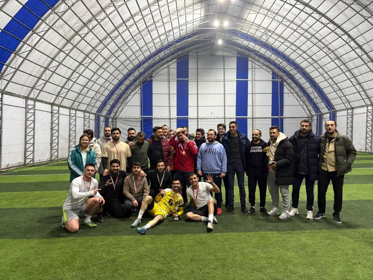 Patnos'ta Düzenlenen Öğretmenler Arası Futbol Turnuvası Sona erdi