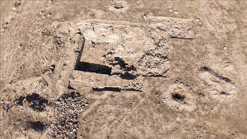 Muradiye'de Urartu'nun Gizli Kapısı Açığa Çıktı