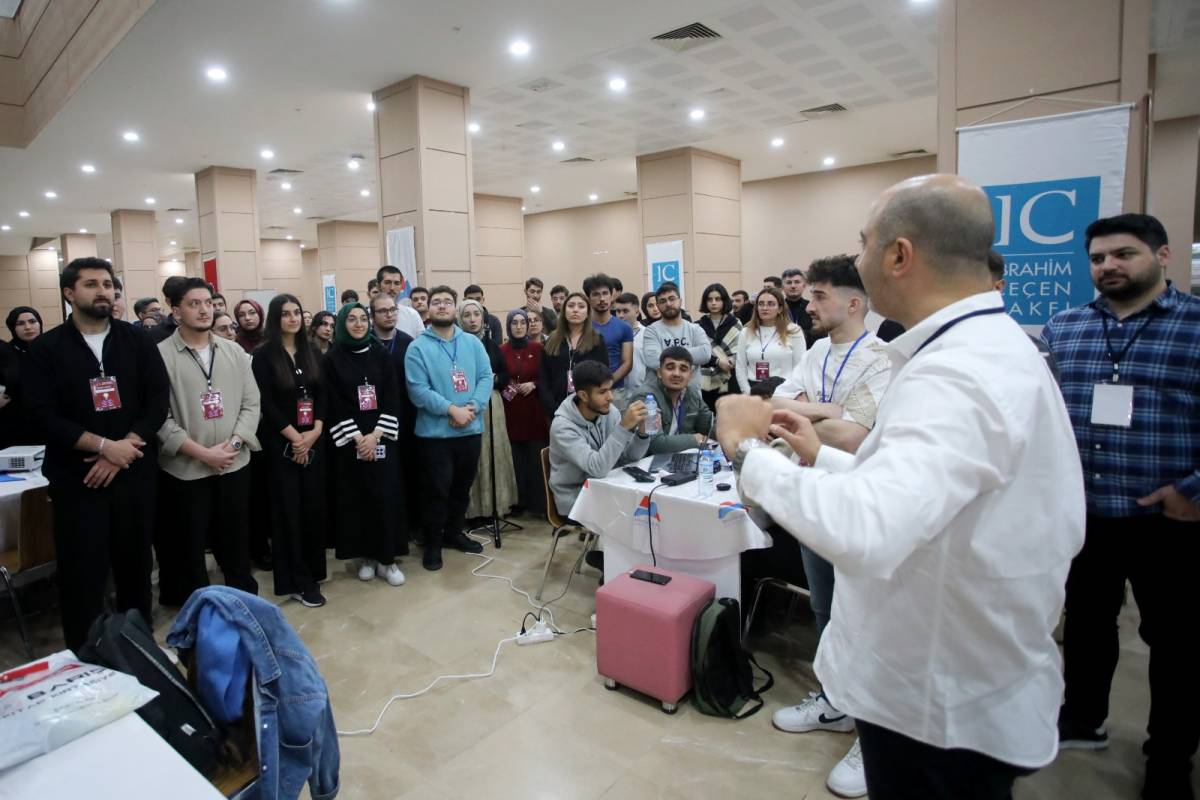 Ağrı’da bir ilk: Genç girişimciler Ağrı’da 54 saat boyunca projelerini geliştirdi