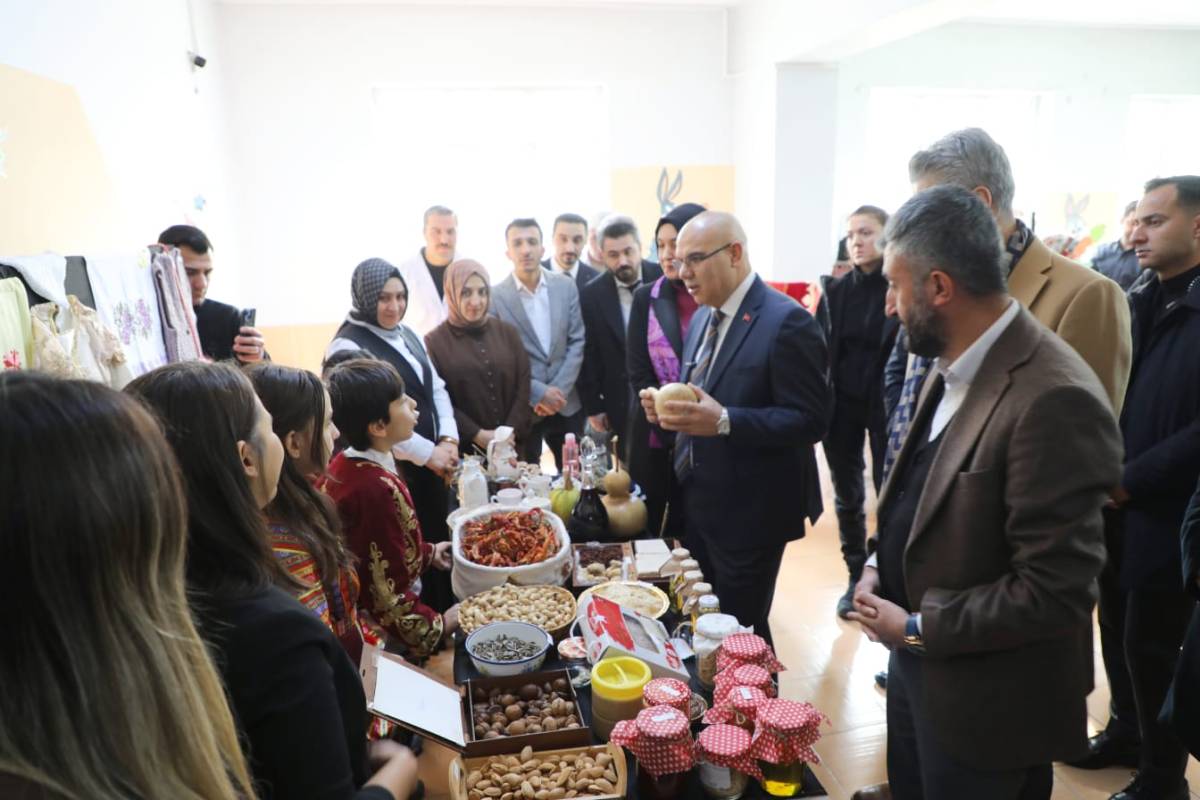 Ağrı’da öğrencilerden yerli üretime örnek sergi