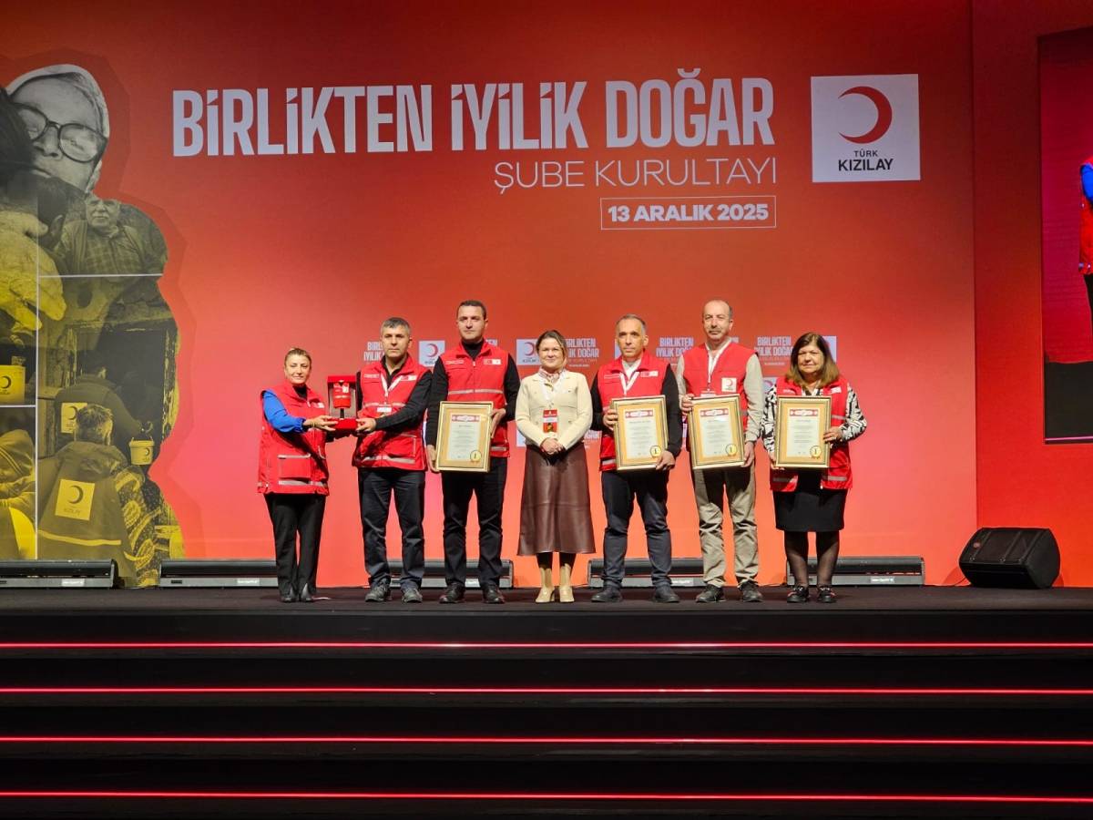 Ağrı Kızılay, 2024 Performans Ödüllerinde 13 Ödülle Döndü