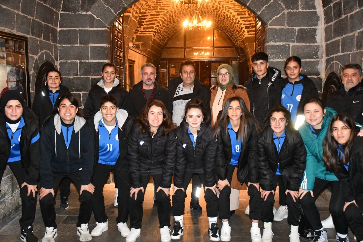 Ağrı Kadın Futbol Takımına Siverek Belediyesi’nden Destek