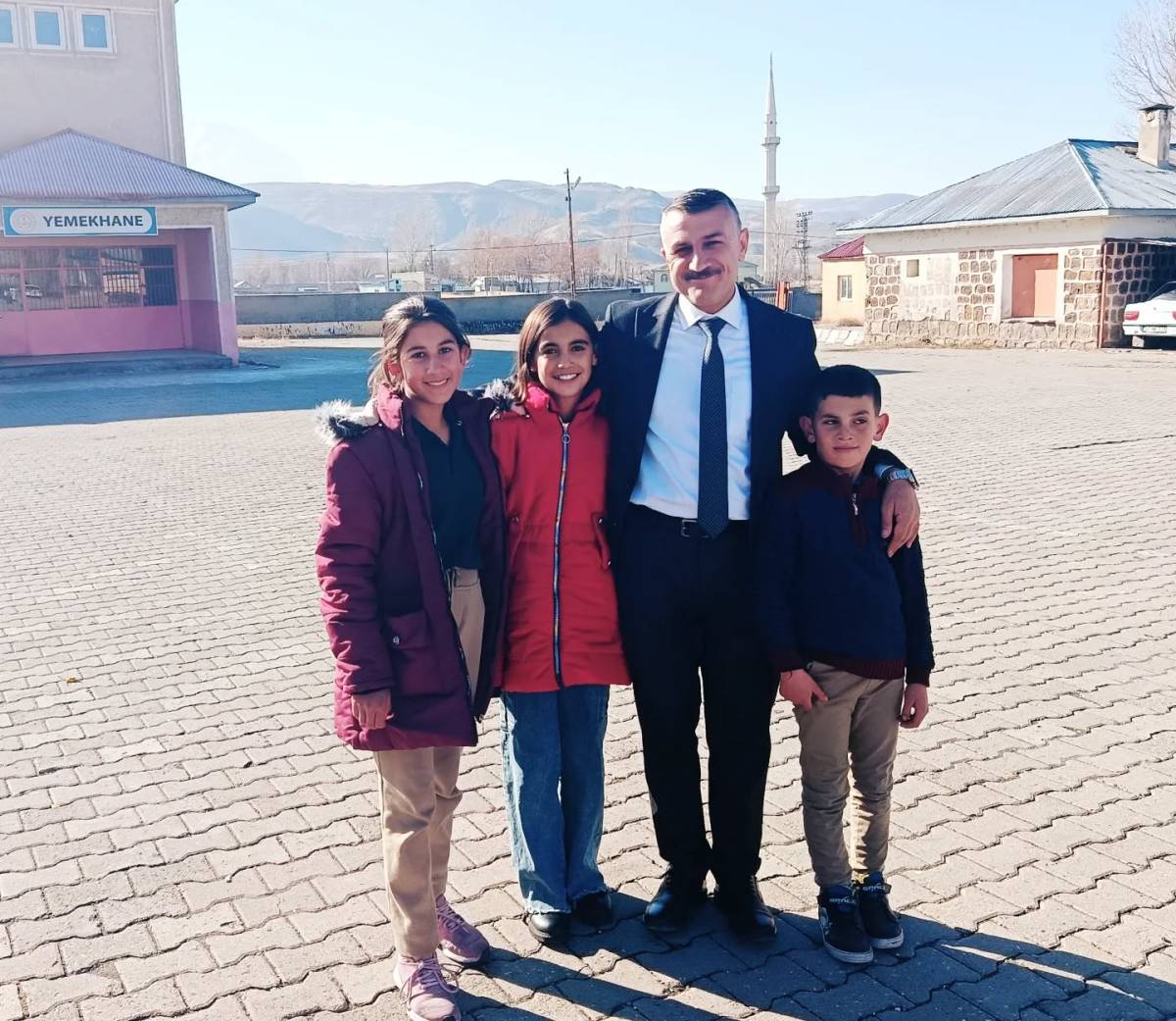 Patnos İlçe Milli Eğitim Müdürü Yüksel Zorlu, okul ziyaretlerine devam ediyor