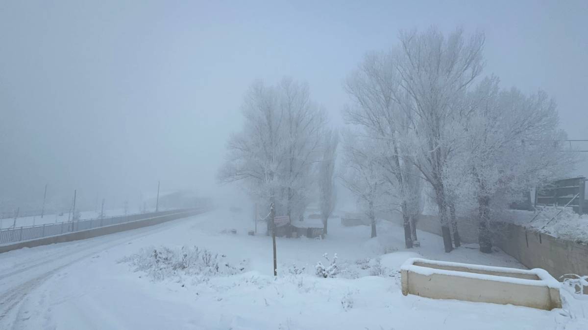 Ağrı’da termometreler eksi 18’i gördü: Kent buz tuttu