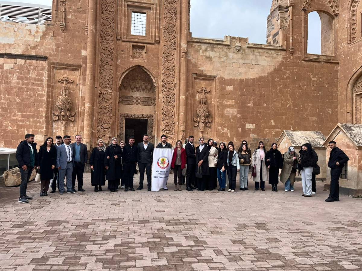“Osmanlı’dan Günümüze Ağrı ve Çevresi” Sergisi Yoğun İlgi Gördü