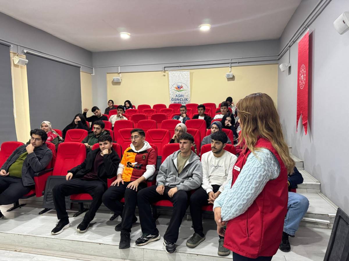 Ağrı’da Gençlere “Sınav Stresi ve Yönetimi” Eğitimi