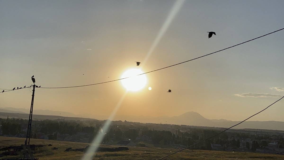 Ağrı’da Sonbahar ile Günbatımının Büyüleyen Buluşması