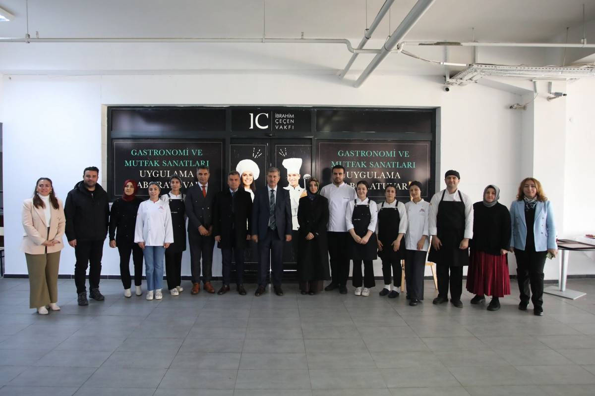 AİÇÜ’de Şeker Pancarı Lezzetleri Sergilendi