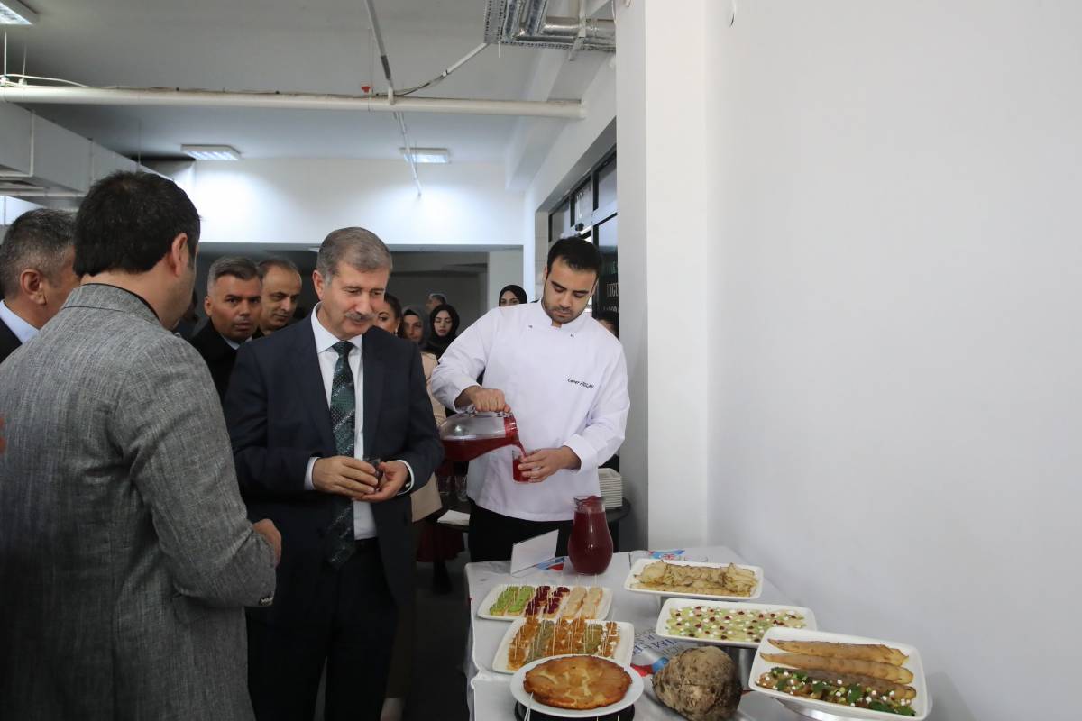 AİÇÜ’de Şeker Pancarı Lezzetleri Sergilendi