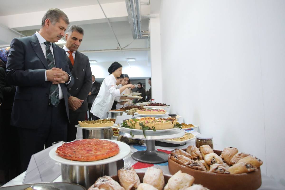 AİÇÜ’de Şeker Pancarı Lezzetleri Sergilendi