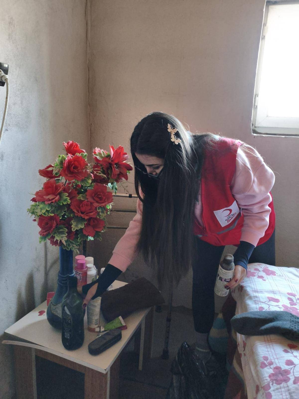 Doğubayazıt’ta yalnız yaşayan asırlık çınarların evleri temizleniyor