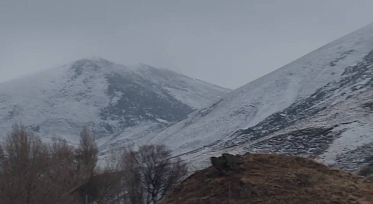 Ağrı güne karla uyandı