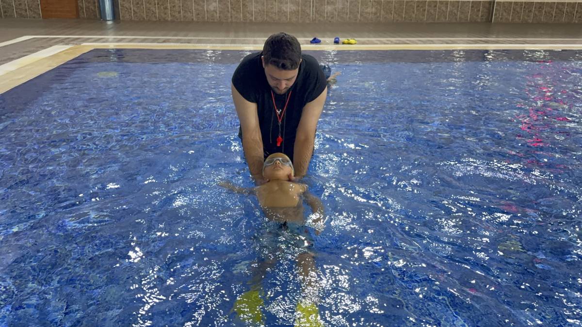 Engelli Çocuklar Ağrı’da Yüzme ile Hayata Tutunuyor