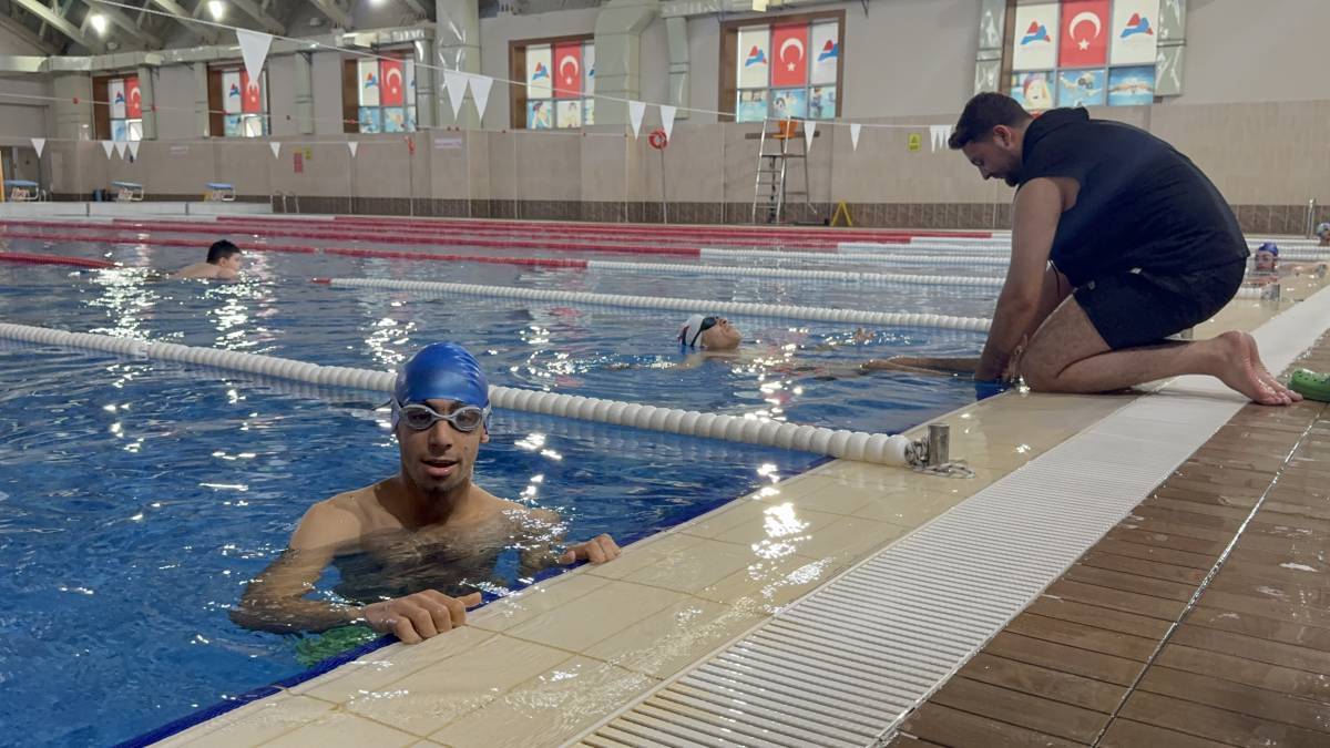 Engelli Çocuklar Ağrı’da Yüzme ile Hayata Tutunuyor