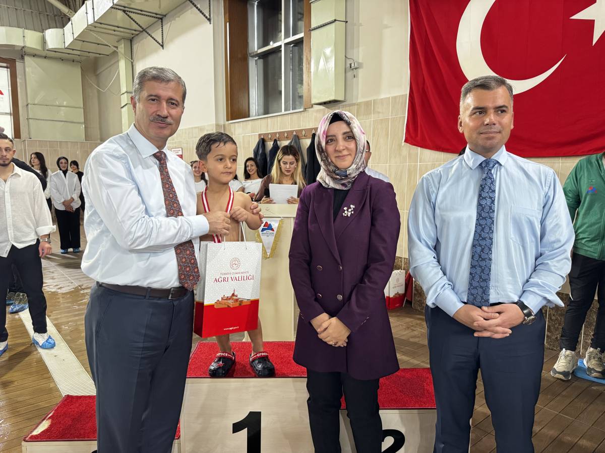 Engelli Çocuklar Ağrı’da Yüzme ile Hayata Tutunuyor