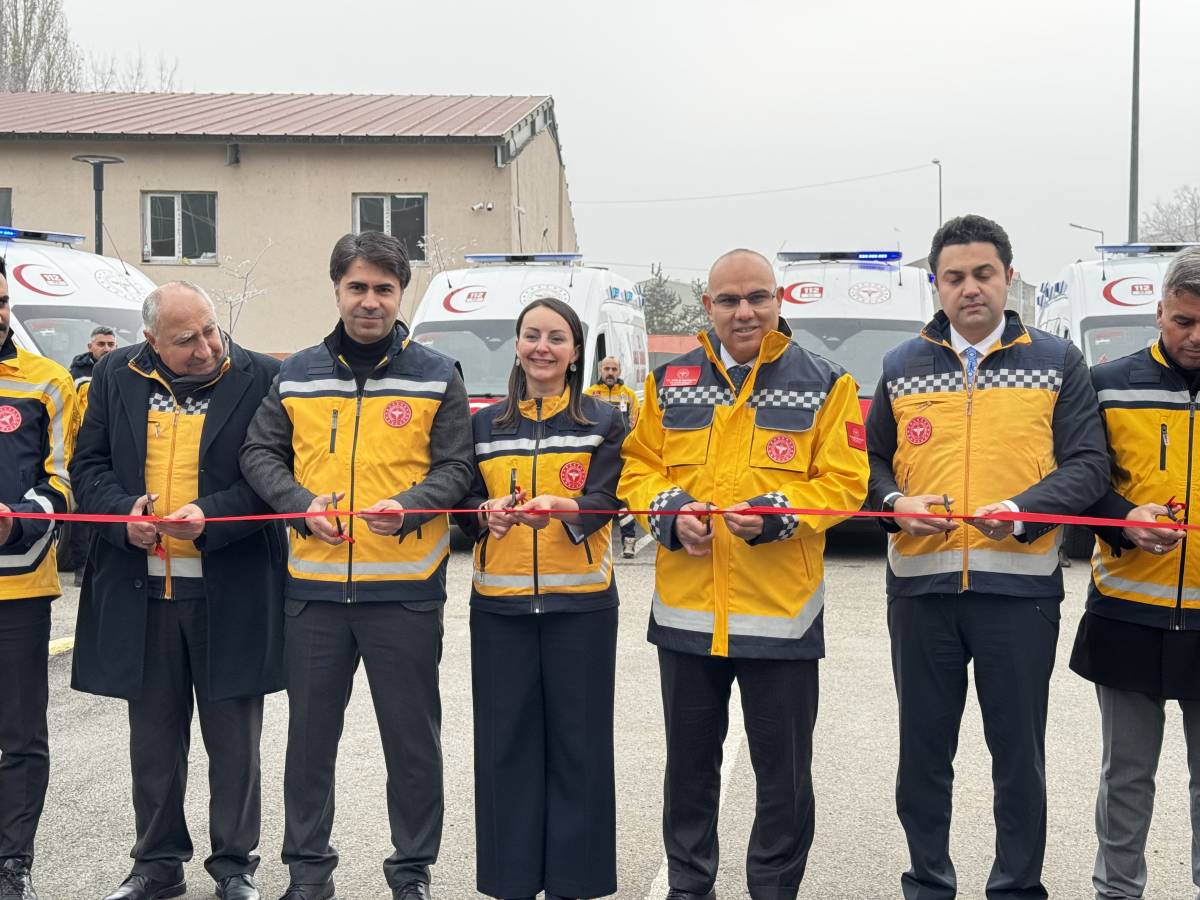 Ağrı’da Acil Sağlık Filosu 7 Yeni Ambulansla Güçlendi