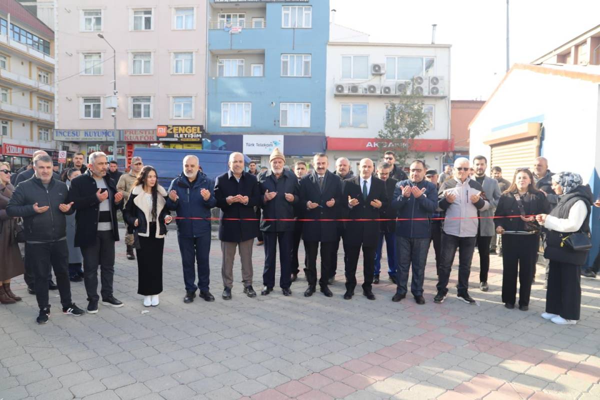 DOĞUBAYAZIT’TA FİLİSTİN İÇİN HAYIR ÇARŞISI AÇILDI